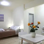 Ξενοδοχείο με διαμερίσματα Niriides 3*