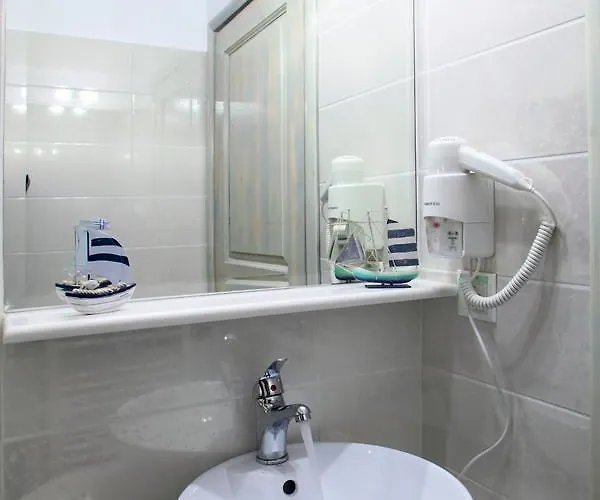 Niriides Apartahotel 3*